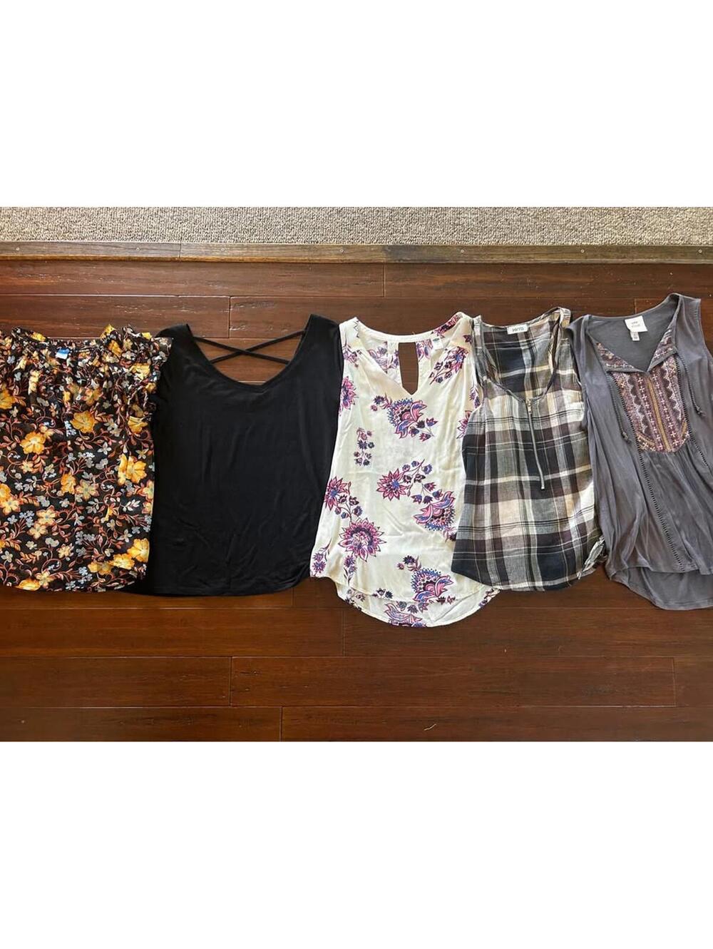 Womens size small tops and blouses